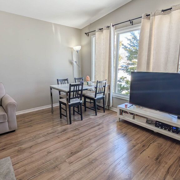 319 Bunting Rd, St. Catharines - Main floor Unit - Photo 1