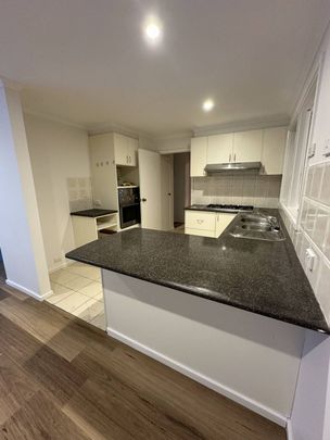 3 BEDROOM HOME IN CENTRAL LOCATION - Photo 1