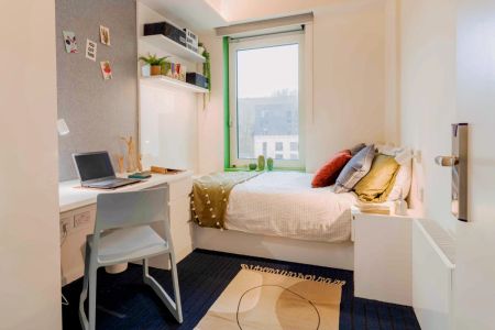 Silver Two Bedroom Apartment - Photo 2