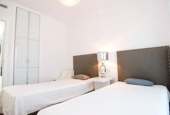 Apartment for rent on the beachfront of Arenal in Javea.