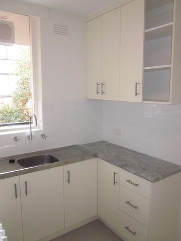 3/14 Normanby Street, Windsor VIC 3181 - Photo 3