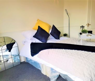 Classic Bedroom - Photo 5