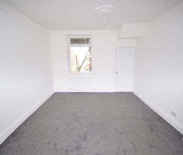 2 bedroom end of terrace house to rent - Photo 4