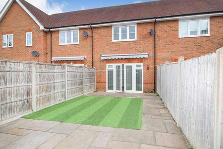 Beale Close,wickhurst Green, RH12 - Photo 2