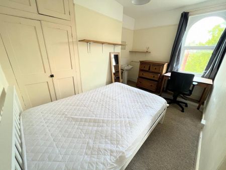 6 bedroom terraced house to rent - Photo 4