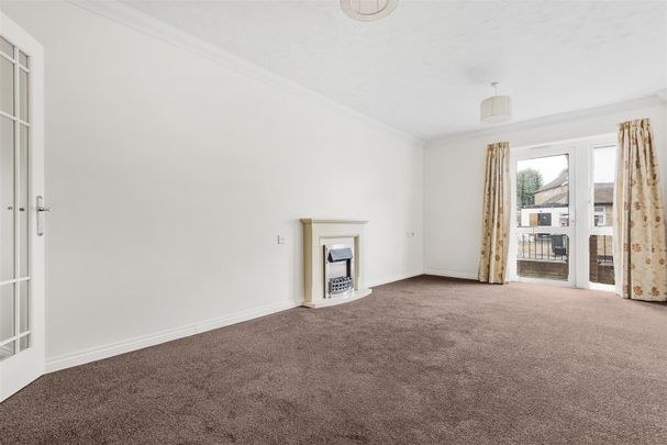 Atkins Lodge, Orpington - Photo 1