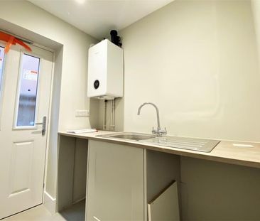 Evelyn Close , Woking, Surrey, GU22 - Photo 5