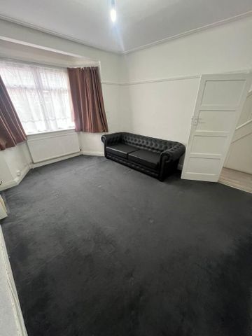 3 bedroom semi-detached house to rent - Photo 2