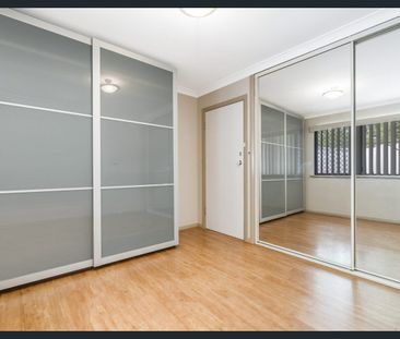 Spacious Villa Conveniently Located - Photo 2