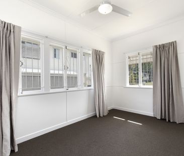 82 Cambridge Street, Carina QLD 4152 - House For Rent | Domain - Photo 3