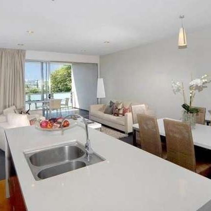 Epsom, 3 Bedrooms - Photo 3