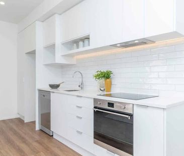 New Apartment in the Heart of Onehunga - Photo 1
