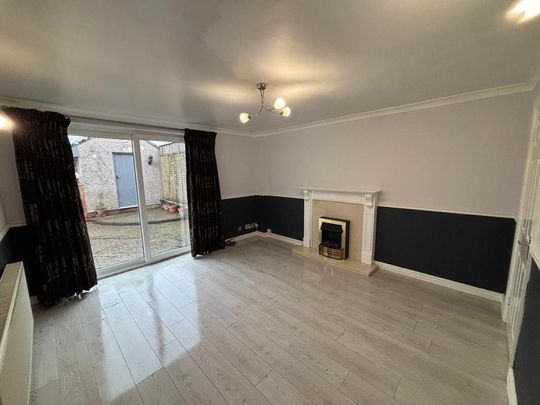 4 bedroom detached house to rent - Photo 1