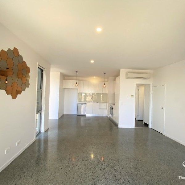 Beautiful Modern Townhouse in South bay Drive - Photo 1