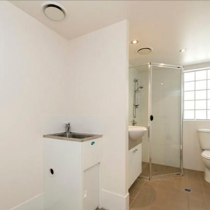 Stunning 2-Bedroom Apartment in the Heart of South Brisbane! - Photo 5