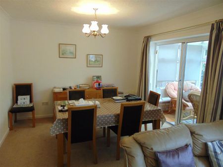4 bedroom detached house to rent - Photo 3