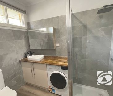 COSY 1 BEDROOM UNIT CLOSE TO SHOPS AND TRANSPORT - Photo 6