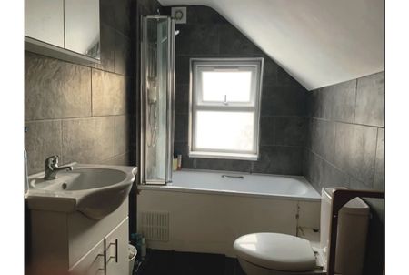 Top Floor beautiful flat with double room - Photo 5