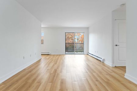 For Lease - 530 Proudfoot Lane Unit# 402, London North, Ontario - Photo 2