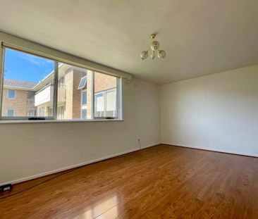 Two bedroom beauty. - Photo 4