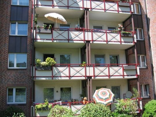 Einziehen und Wohlfühlen! 3-Zimmer-Wohnung mit Balkon! Zentral gelegen! - Photo 1