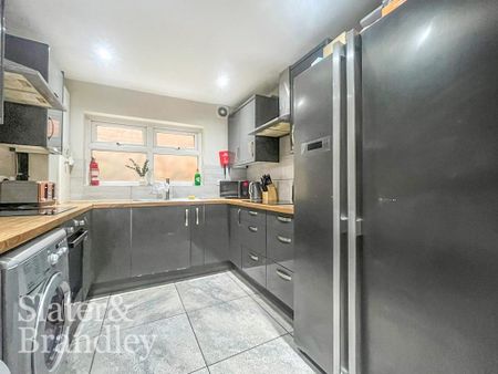 1 bedroom in a house share to rent - Photo 4