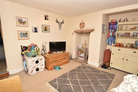 2 bedroom terraced house to rent - Photo 2