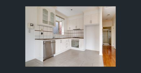 Stunning Single Story Villa - Photo 4