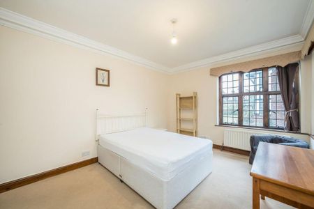 3 bedroom flat to rent - Photo 4