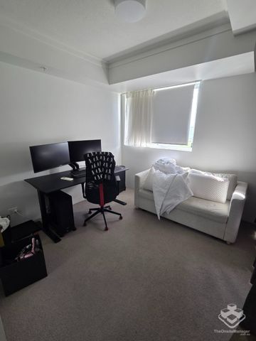 Modern Unfurnished 2-Bedroom Apartment with Resort-Style Facilities - Photo 3