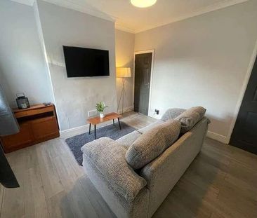 Homely Bed Terraced House // Aug, LN5 - Photo 6
