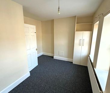 £1,300 PCM, Two Bedroom House with Enclosed Garden in Craddock Stre... - Photo 2