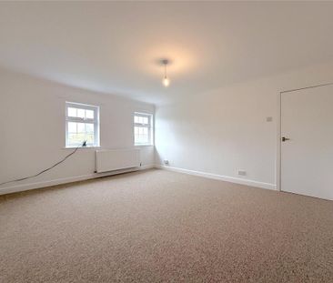 4 bedroom detached house to rent - Photo 3