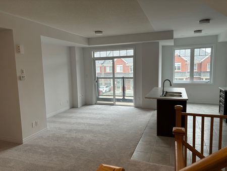 For Lease - 2015 Cameron Lott Crescent, Oshawa, Ontario - Photo 3