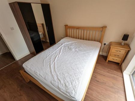 3 bedroom apartment to rent - Photo 4