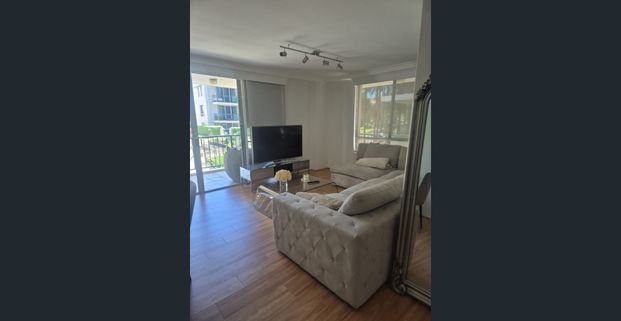 BRIGHT & SUNNY APARTMENT - Photo 1