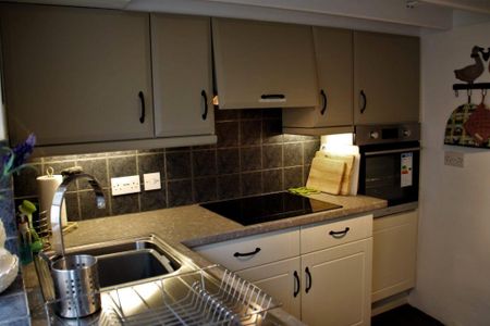 2 bedroom terraced house to rent - Photo 5