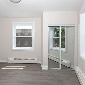 3 CH - 1 SDB - Montréal - $2,250 /mo - Photo 2