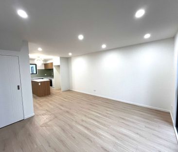 BRAND NEW - QUALITY 3 Bedroom 2.5 Bathroom home - Photo 2