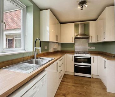 2 bedroom flat to rent - Photo 4