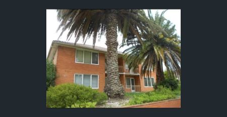 recently renovated , great location!!!! Close to everything!! - Photo 4