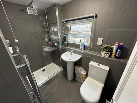 Room 2: 18 Rupert Road, Guildford, GU2 7NE - Photo 4