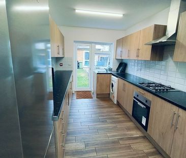 Room in a Shared House, Broomhill Road, IG3 - Photo 3