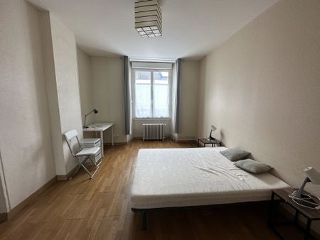 Location Appartement 4 pièces 100 m2 à Saint-Quentin - Photo 2