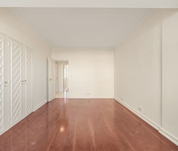 3-bedroom apartment with river views for rent in Restelo - Photo 3