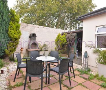 1 bedroom in a flat share to rent - Photo 3