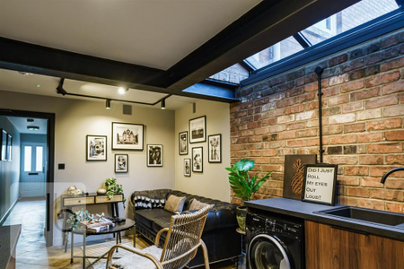 1 bedroom in a house share to rent - Photo 2