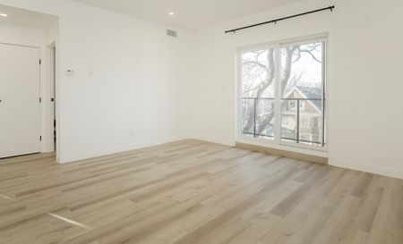 Newcastle: Gold Accents – 710 Westminster, Winnipeg, MB - Photo 3