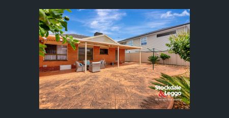 Charming Triple-Fronted Brick Residence in a Prime Location - Photo 2