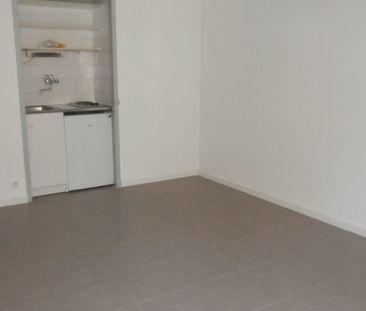 Appartement de type 1 à Marseille 13005 quartier La timone. - Photo 1